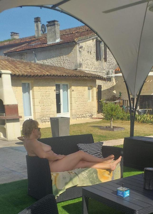 Chambre D'Hotes Naturiste Le Jardin Des Hirondelles Blanzaguet-Saint-Cybard ภายนอก รูปภาพ