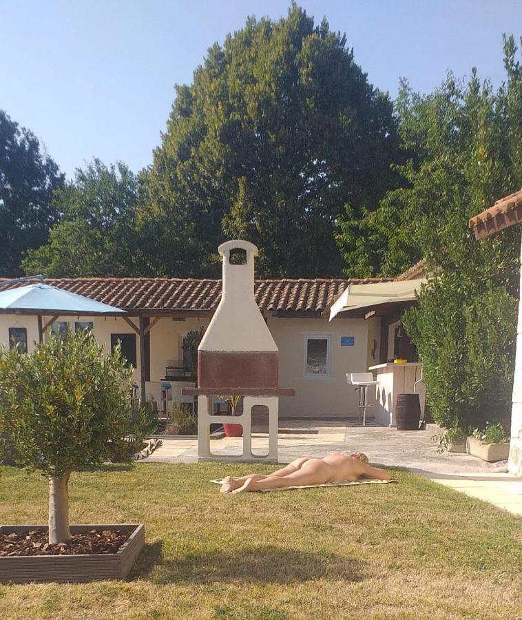Chambre D'Hotes Naturiste Le Jardin Des Hirondelles Blanzaguet-Saint-Cybard ภายนอก รูปภาพ