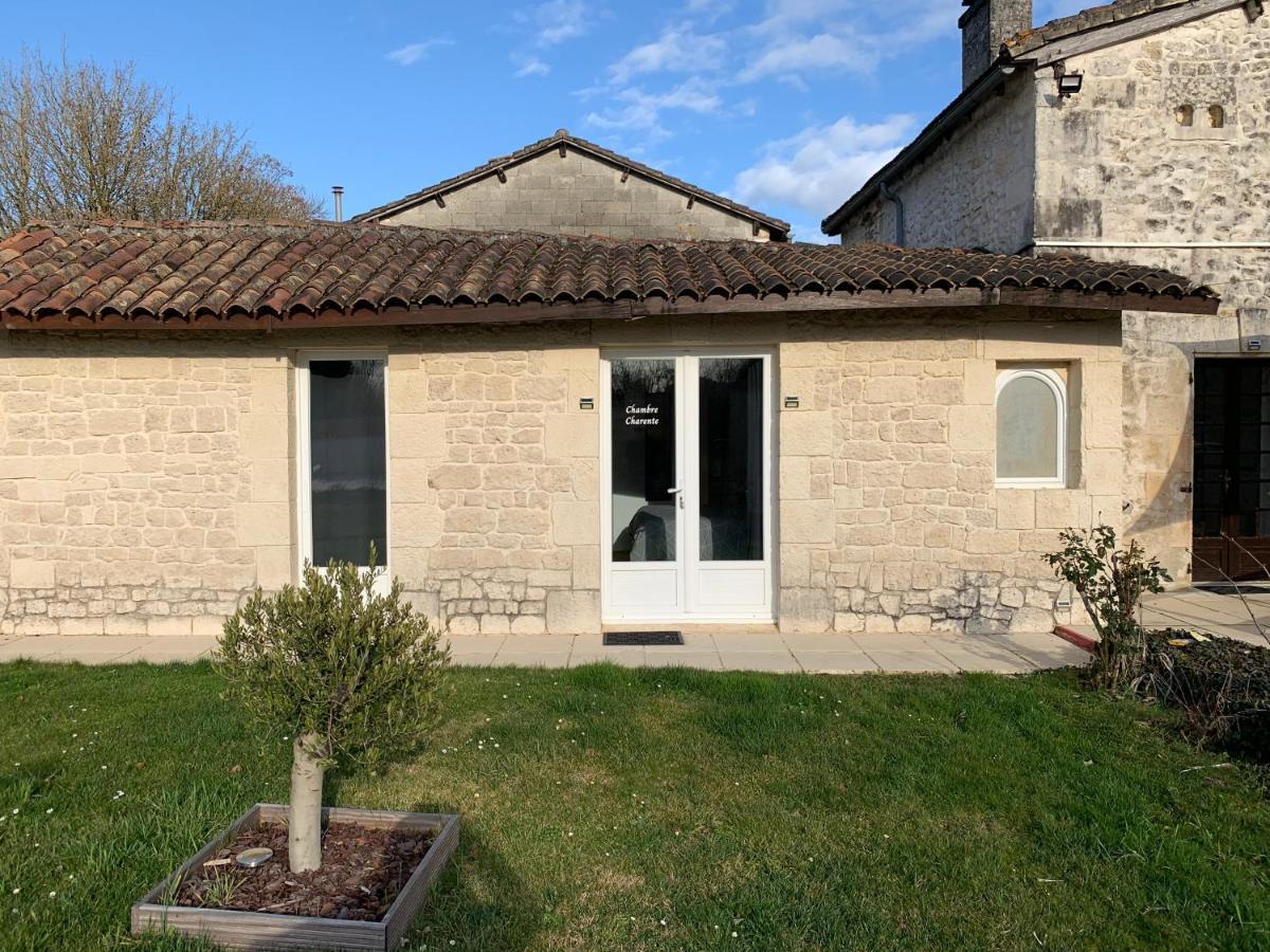 Chambre D'Hotes Naturiste Le Jardin Des Hirondelles Blanzaguet-Saint-Cybard ภายนอก รูปภาพ